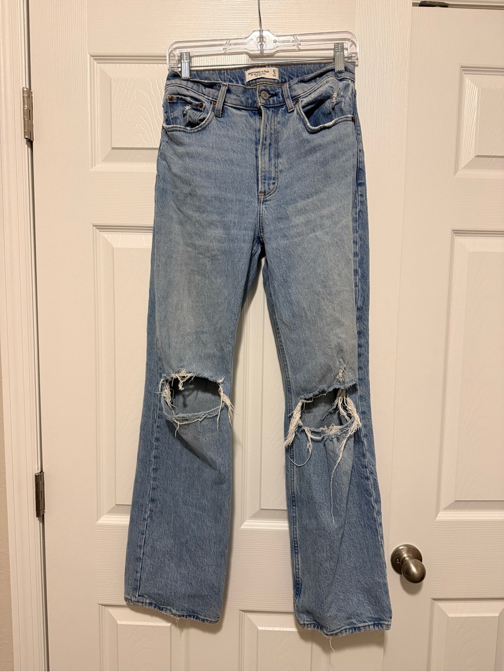 Abercrombie & Fitch Light Blue Distressed The 90s Relaxed High Rise Jeans